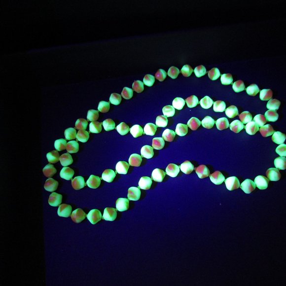 Uranium glass bead Necklace - Picture 15 of 15